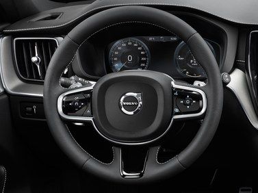 2018 Volvo XC60 Steering wheel, heated sport leather, paddles